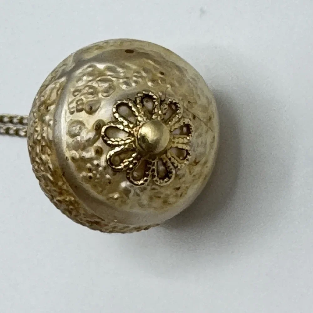 Vintage Sarah Coventry Jewelry Gold Ornate Pendant Necklace